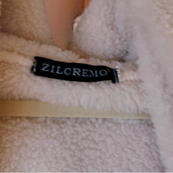 zilcremo white plush babydoll hooded cardi ✨🔮 - Picture 6 of 7